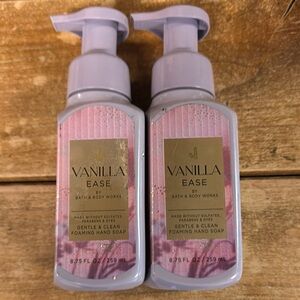 2 Bath & Body Works Vanilla Ease Foaming Hand Soap